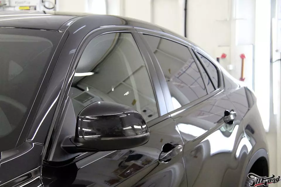 BMW X6. Пакет антихром + установка защитной сетки в бампер.